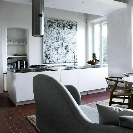 Fashionable House Flat With Garden Villa